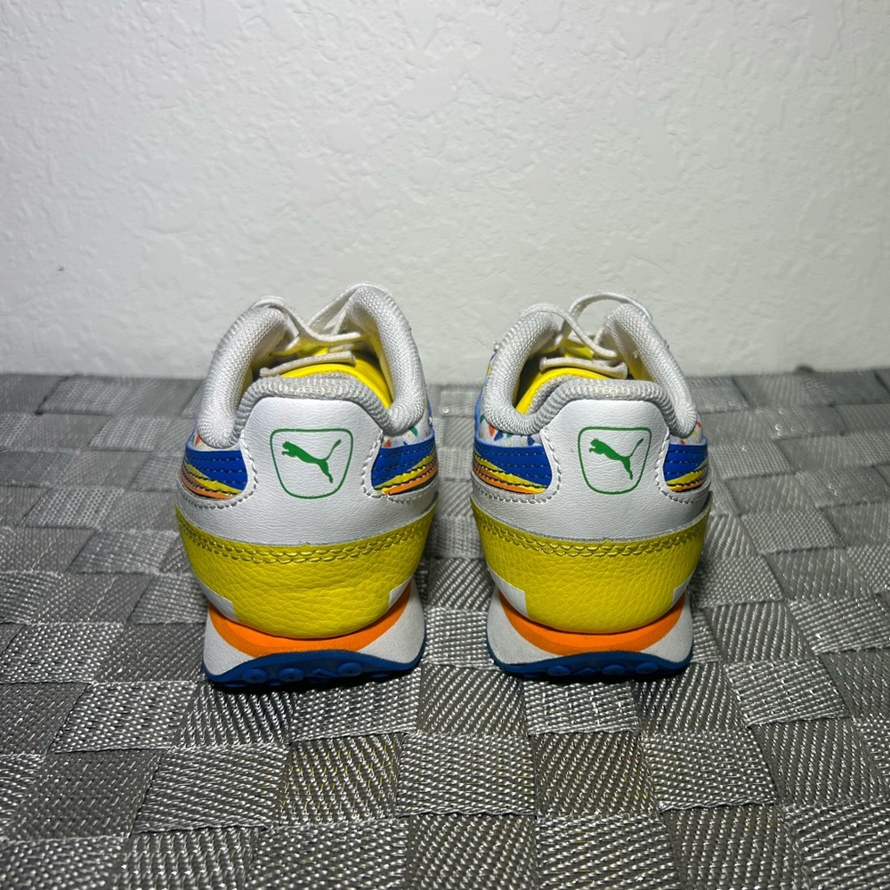 Puma toddler size sneakers - Picture 6 of 9